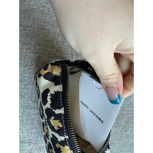 Marc Jacob’s print makeup bag - Picture 3 of 4